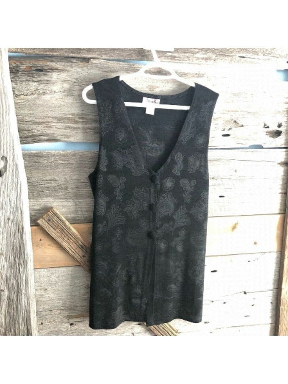 maxima Size Med Black sleeveless v-neck button down vintage top